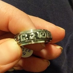 Cool fidget ring size 9